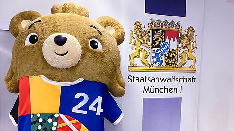Um das gefälschte EM-Maskottchen wird es wohl einen Prozess geben (Archivbild). Um das gefälschte EM-Maskottchen wird es wohl einen Prozess geben (Archivbild).