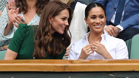 Das Verhältnis zwischen Prinzessin Kate und Herzogin Meghan ist nach wie vor sehr angespannt. Doch zumindest in einer Hinsicht sind sie sich jetzt einig. Das Verhältnis zwischen Prinzessin Kate und Herzogin Meghan ist nach wie vor sehr angespannt. Doch zumindest in einer Hinsicht sind sie sich jetzt einig.