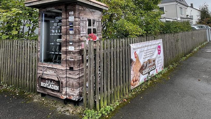 Am Gartenzaun: die Erntebox in Fürstenried. Am Gartenzaun: die Erntebox in Fürstenried.