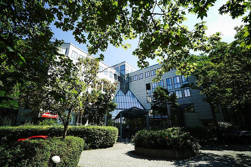 Alpha-Haus: Der Sitz der Abendzeitung am Landaubogen. Alpha-Haus: Der Sitz der Abendzeitung am Landaubogen.