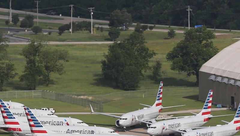 Flugzeuge der Fluggesellschaft American Airlines vom Typ Boeing 737 Max stehen am Internationalen Flughafen Tulsa. Flugzeuge der Fluggesellschaft American Airlines vom Typ Boeing 737 Max stehen am Internationalen Flughafen Tulsa.