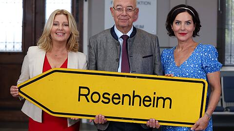 Hinter den Kulissen der "Rosenheim-Cops" soll großes Chaos herrschen. Was hat es damit auf sich? Hinter den Kulissen der "Rosenheim-Cops" soll großes Chaos herrschen. Was hat es damit auf sich?