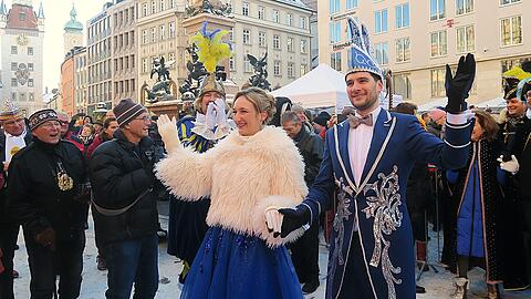 Stephan I. und Samantha I. sind das amtierende offizielle Münchner Prinzenpaar, ausgewählt von der Faschingsgesellschaft Narrhalla. Stephan I. und Samantha I. sind das amtierende offizielle Münchner Prinzenpaar, ausgewählt von der Faschingsgesellschaft Narrhalla.