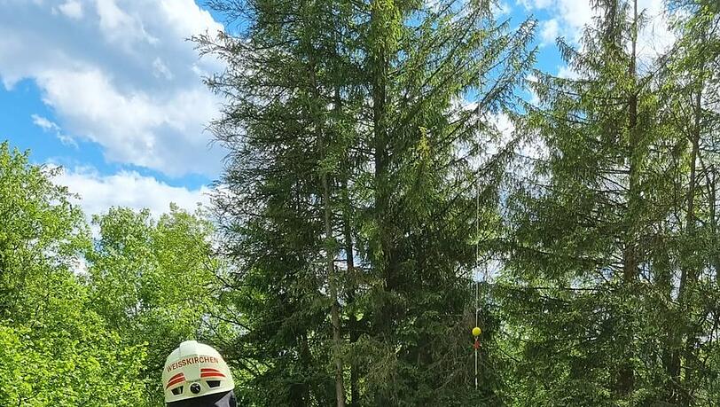 Die Einsatzkräfte in Eppenstein beim Bergungseinsatz. Foto: Freiwillige Feuerwehr Weißkirchen Die Einsatzkräfte in Eppenstein beim Bergungseinsatz. Foto: Freiwillige Feuerwehr Weißkirchen