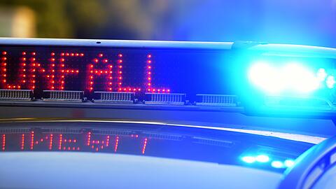 Ein 80-jähriger Autofahrer aus München hat in Haar einen außergewöhnlichen Unfall verursacht. (Symbolbild) Ein 80-jähriger Autofahrer aus München hat in Haar einen außergewöhnlichen Unfall verursacht. (Symbolbild)