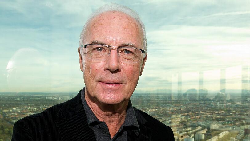 Franz Beckenbauer, Ehrenpräsident des FC Bayern, glaubt, dass viele Fans dem BVB die Daumen drücken am 23. November. Franz Beckenbauer, Ehrenpräsident des FC Bayern, glaubt, dass viele Fans dem BVB die Daumen drücken am 23. November.