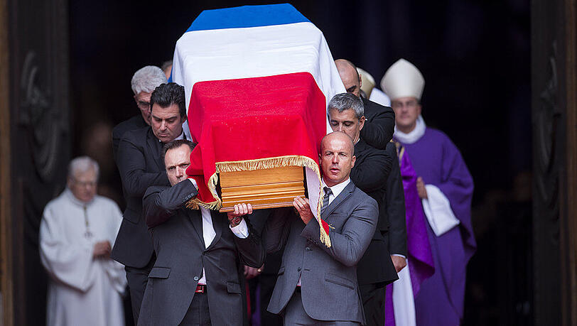 Die Trauerfeier für den früheren französischen Präsidenten fand in der Kirche Saint-Sulpice in Paris statt. Die Trauerfeier für den früheren französischen Präsidenten fand in der Kirche Saint-Sulpice in Paris statt.