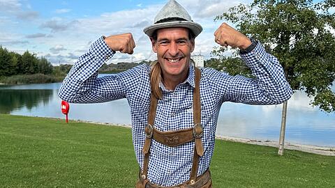 Jörg Peters will den offiziellen Guinness-Weltrekord für den schnellsten Marathonlauf in bayerischer Tracht zurück nach Deutschland holen. Jörg Peters will den offiziellen Guinness-Weltrekord für den schnellsten Marathonlauf in bayerischer Tracht zurück nach Deutschland holen.