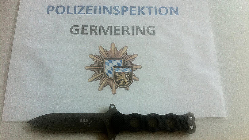 Der 20-Jährige rammte sich das Messer in den Oberschenkel - er wollte eigentlich seiner Freundin imponieren. Der 20-Jährige rammte sich das Messer in den Oberschenkel - er wollte eigentlich seiner Freundin imponieren.