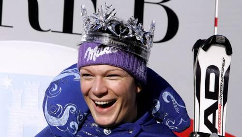 In Jubelpose: Maria Riesch nach dem gewonnenen Slalom von Zagreb, als sie die Veranstalter zur "Schneekönigin" krönten In Jubelpose: Maria Riesch nach dem gewonnenen Slalom von Zagreb, als sie die Veranstalter zur "Schneekönigin" krönten