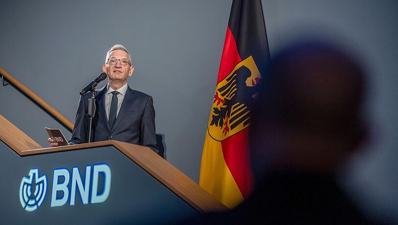 Der Präsident des Bundesnachrichtendienstes, Martin Jäger, will den BND zu einer schlagkräftigen Abwehreinheit gegen Angriffe auf Deutschland machen. Der Präsident des Bundesnachrichtendienstes, Martin Jäger, will den BND zu einer schlagkräftigen Abwehreinheit gegen Angriffe auf Deutschland machen.