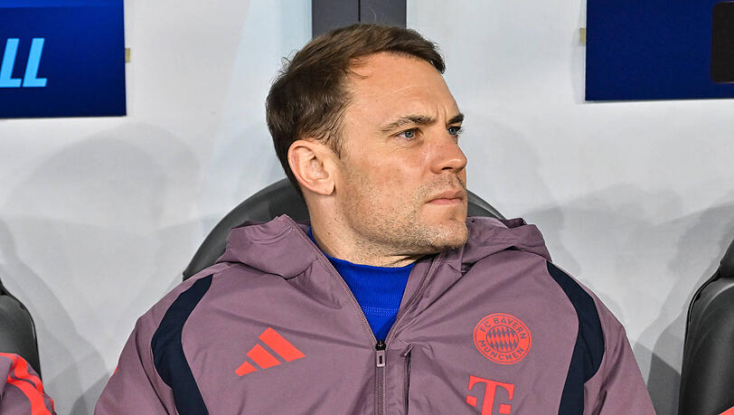 Schaute sich die Partie von der Bank aus an: Manuel Neuer. Schaute sich die Partie von der Bank aus an: Manuel Neuer.