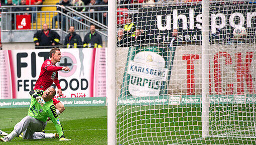 Auch Gabor Kiraly konnte die Schlappe der Löwen in Kaiserslautern nicht verhindern. Auch Gabor Kiraly konnte die Schlappe der Löwen in Kaiserslautern nicht verhindern.
