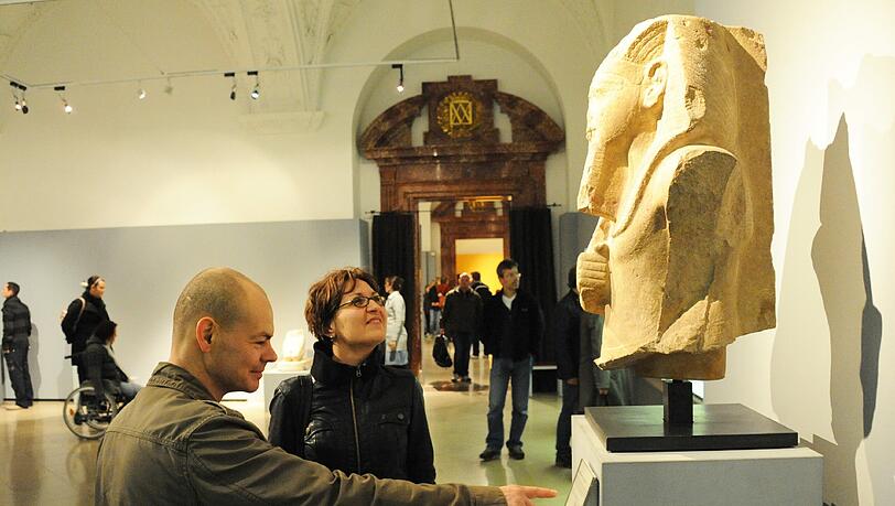 Beucher im Museum Ägyptischer Kunst in der Residenz Beucher im Museum Ägyptischer Kunst in der Residenz