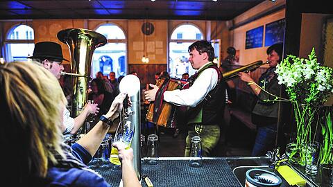 Eine Initiative in Freising will das Wirtshaus-Leben im Furtner Bräu langfristig erhalten. Eine Initiative in Freising will das Wirtshaus-Leben im Furtner Bräu langfristig erhalten.