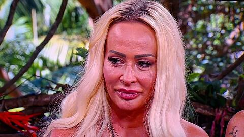 Cora Schumacher beim "Großen Wiedersehen" im Baumhaus bei den Moderatoren Sonja Zietlow und Jan Köppen. Cora Schumacher beim "Großen Wiedersehen" im Baumhaus bei den Moderatoren Sonja Zietlow und Jan Köppen.