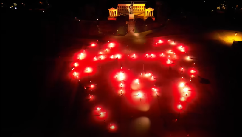 Die spektakuläre Pyro-Aktion wurde mit einer Drohne gefilmt. Die spektakuläre Pyro-Aktion wurde mit einer Drohne gefilmt.