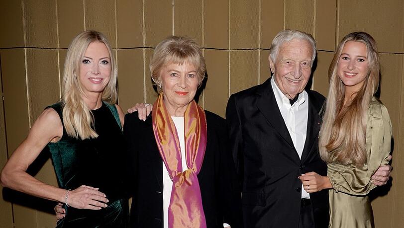 Münchens Königs(hof)familie: Nicole Inselkammer (l.) mit ihren Eltern Hans und Astrid und Tochter Marie. Münchens Königs(hof)familie: Nicole Inselkammer (l.) mit ihren Eltern Hans und Astrid und Tochter Marie.