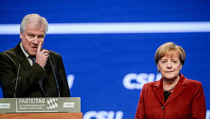 Horst Seehofer und Angela Merkel: Der Ton wird rauer. Horst Seehofer und Angela Merkel: Der Ton wird rauer.