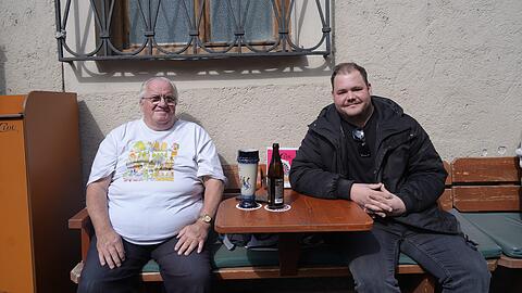 Donatus G. (24, r.), hier mit Norbert Ernst hinterm Viktualienmarkt: "Dieter Reiter, der hatte wenigstens Erfahrung." Donatus G. (24, r.), hier mit Norbert Ernst hinterm Viktualienmarkt: "Dieter Reiter, der hatte wenigstens Erfahrung."
