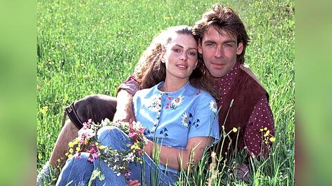 Schauspieler Sascha Hehn und Schauspielerin Karin Thaler am Rande von Dreharbeiten zu "Ein Engel für Felix" im Juni 1992 Schauspieler Sascha Hehn und Schauspielerin Karin Thaler am Rande von Dreharbeiten zu "Ein Engel für Felix" im Juni 1992