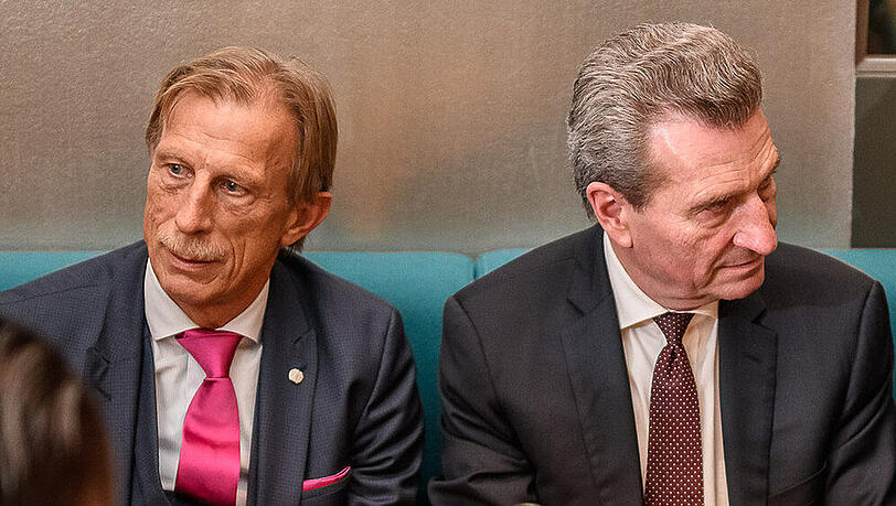 Christoph Daum und Günther Oettinger auf dem "EuroMinds"-Wirtschaftsgipfel in Hamburg Christoph Daum und Günther Oettinger auf dem "EuroMinds"-Wirtschaftsgipfel in Hamburg