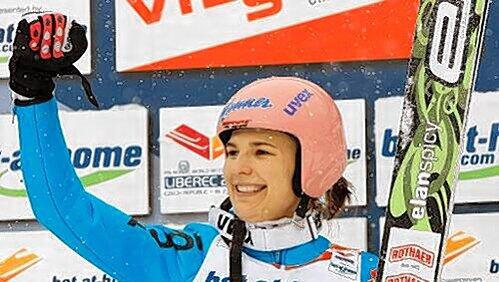 Deutschlands beste Skispringerin Ulrike Gräßler gewann Silber bei der WM 2009. Deutschlands beste Skispringerin Ulrike Gräßler gewann Silber bei der WM 2009.