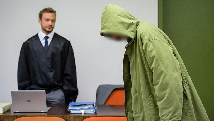 Der wegen Mordes angeklagte mutmaßliche Stalker Roland B. ist in den Hungerstreik getreten. Der wegen Mordes angeklagte mutmaßliche Stalker Roland B. ist in den Hungerstreik getreten.