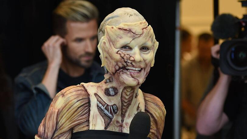 Schaurig entstellt und bestens gelaunt: Heidi Klum liebt Halloween. Schaurig entstellt und bestens gelaunt: Heidi Klum liebt Halloween.