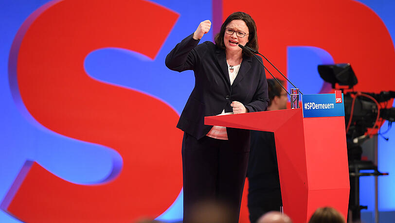 Andrea Nahles spricht beim Außerordentlichen Bundesparteitag der SPD in Wiesbaden. Andrea Nahles spricht beim Außerordentlichen Bundesparteitag der SPD in Wiesbaden.