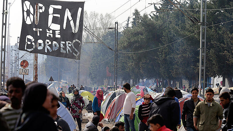 Flüchtlinge in Idomeni an der Grenze zwischen Griechenland und Mazedonien. Foto: Armando Babani Flüchtlinge in Idomeni an der Grenze zwischen Griechenland und Mazedonien. Foto: Armando Babani