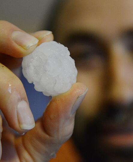 In Freiburg sind diese Hagel-Monster vom Himmel gefallen: Ein starkes Gewitter hat über Bayern und Baden-Württemberg gewütet. Die Bilder...