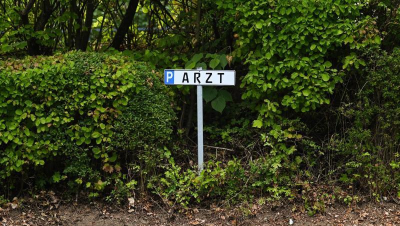 Im Gegensatz zu öffentlichen Parkplätzen, wo der Fahrzeughalter die Knöllchen bezahlen muss, konnten sich private Betreiber bisher nur an den Fahrer halten. Im Gegensatz zu öffentlichen Parkplätzen, wo der Fahrzeughalter die Knöllchen bezahlen muss, konnten sich private Betreiber bisher nur an den Fahrer halten.