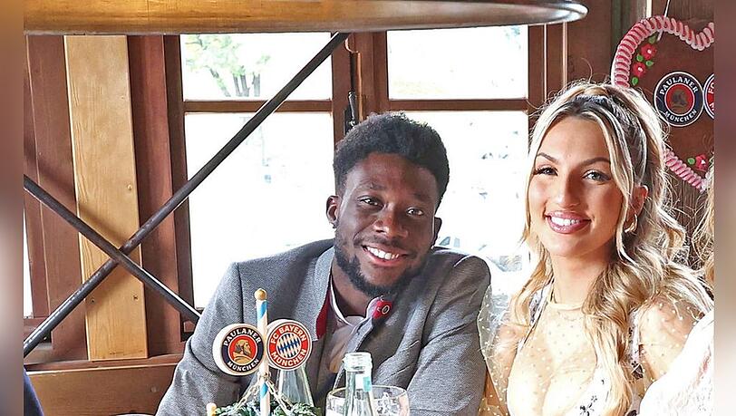 Alphonso Davies und Partnerin Sheyenne beim traditionellen Oktoberfest-Besuch des FC Bayern München im September 2024. Alphonso Davies und Partnerin Sheyenne beim traditionellen Oktoberfest-Besuch des FC Bayern München im September 2024.