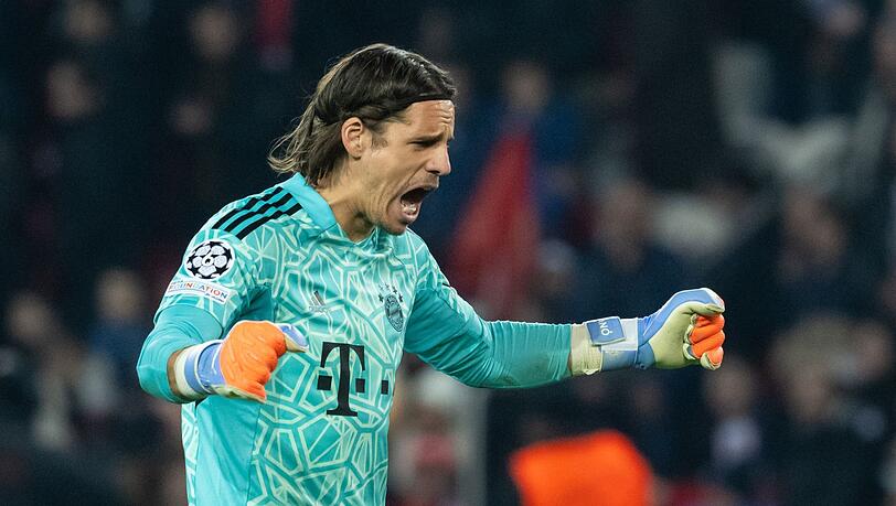 Torwart Yann Sommer von München jubelt nach dem Spiel. Torwart Yann Sommer von München jubelt nach dem Spiel.