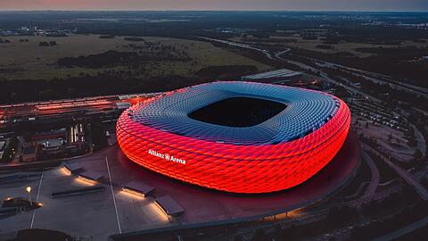 Die Allianz Arena wird 2026 und 2028 jeweils ein Football-Spiel der NFL austragen. Die Allianz Arena wird 2026 und 2028 jeweils ein Football-Spiel der NFL austragen.