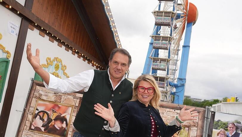 Das Wirtepaar Peter und Petra Schöniger darf sich freuen: Sie sind wieder auf der Oidn Wiesn dabei. Anders als Beppi Bachmaier. Er kommt mit seinem Herzkasperlzelt nicht zurück. Das Wirtepaar Peter und Petra Schöniger darf sich freuen: Sie sind wieder auf der Oidn Wiesn dabei. Anders als Beppi Bachmaier. Er kommt mit seinem Herzkasperlzelt nicht zurück.