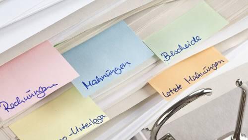 Rechnungen, Bescheide, Mahnungen, letzte Mahnungen – säuberlich sortiert: Die meisten Schuldner dürften weniger genau Buch führen. Rechnungen, Bescheide, Mahnungen, letzte Mahnungen – säuberlich sortiert: Die meisten Schuldner dürften weniger genau Buch führen.