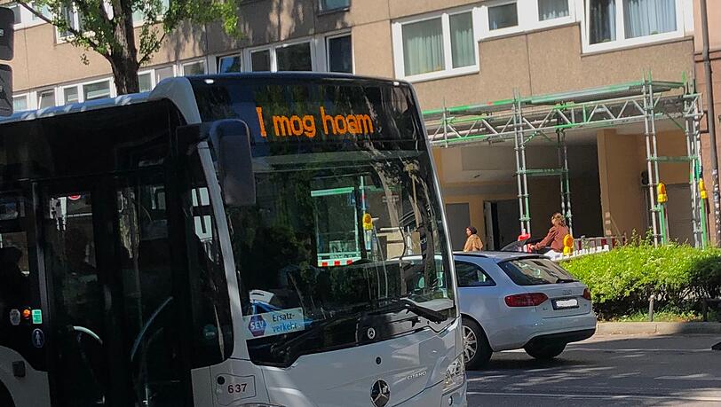 Auch die Münchner Busfahrer sind aktuell gestresst, wie man hier am Ersatzbus lesen kann. Auch die Münchner Busfahrer sind aktuell gestresst, wie man hier am Ersatzbus lesen kann.