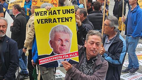 Die Taxler wurden am Dienstagmorgen auf dem Marienplatz mit ihrer Kritik an Oberbürgermeister Dieter Reiter sehr deutlich. Die Taxler wurden am Dienstagmorgen auf dem Marienplatz mit ihrer Kritik an Oberbürgermeister Dieter Reiter sehr deutlich.