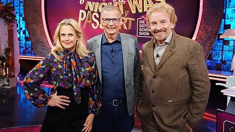 Barbara Schöneberger, Günther Jauch und Thomas Gottschalk präsentieren seit 2018 die Show "Denn sie wissen nicht, was passiert" bei RTL. Barbara Schöneberger, Günther Jauch und Thomas Gottschalk präsentieren seit 2018 die Show "Denn sie wissen nicht, was passiert" bei RTL.
