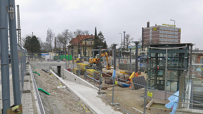 Großbaustelle in Moosach: So sah es eine ganze Zeit lang am Memminger Platz aus. Großbaustelle in Moosach: So sah es eine ganze Zeit lang am Memminger Platz aus.