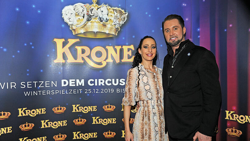 Distanzieren sich vom Auftritt von Daniele Ganser im Circus Krone: Jana Mandana Lacey-Krone und ihr Ehemann Martin Lacey jr. (Archivbild) Distanzieren sich vom Auftritt von Daniele Ganser im Circus Krone: Jana Mandana Lacey-Krone und ihr Ehemann Martin Lacey jr. (Archivbild)
