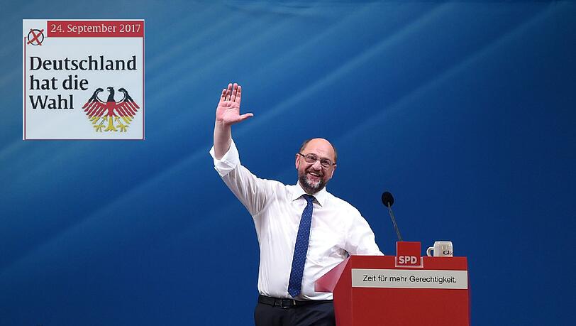Kämpft weiter – trotz schlechter Umfragewerte: SPD-Kanzlerkandidat Martin Schulz, hier am Samstag nach seiner Rede bei einer Wahlkampf-Veranstaltung in einem Bierzelt auf der Dult in Regensburg. Kämpft weiter – trotz schlechter Umfragewerte: SPD-Kanzlerkandidat Martin Schulz, hier am Samstag nach seiner Rede bei einer Wahlkampf-Veranstaltung in einem Bierzelt auf der Dult in Regensburg.