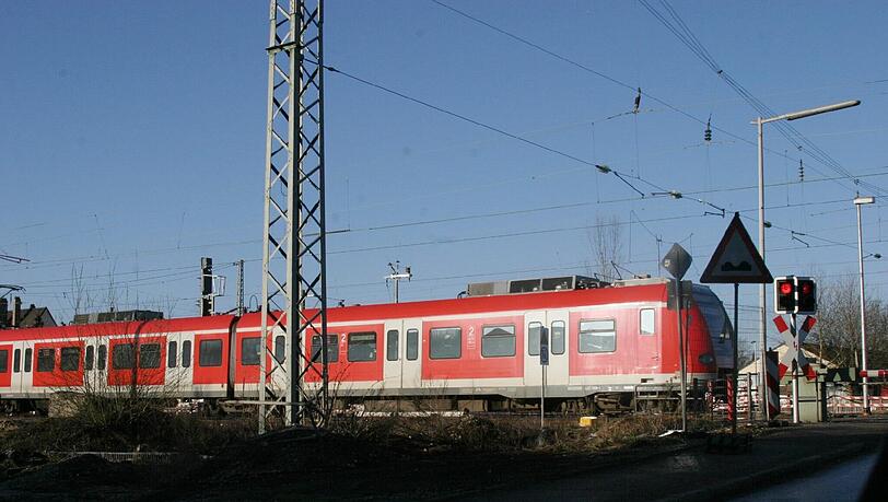Die S-Bahn in Allach. Die S-Bahn in Allach.