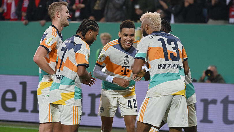Matthijs de Ligt, Serge Gnabry, Jamal Musiala, Eric Maxim Choupo-Moting und Alphonso Davies. Zwei dieser Bayern-Stars gehören zur WM-Top-Elf der wertvollsten Spieler. Matthijs de Ligt, Serge Gnabry, Jamal Musiala, Eric Maxim Choupo-Moting und Alphonso Davies. Zwei dieser Bayern-Stars gehören zur WM-Top-Elf der wertvollsten Spieler.
