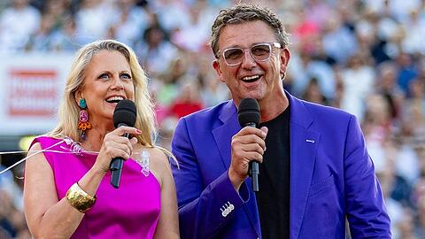 Hans Sigl und Barbara Schöneberger führen durch die "Starnacht am Wörthersee". Hans Sigl und Barbara Schöneberger führen durch die "Starnacht am Wörthersee".