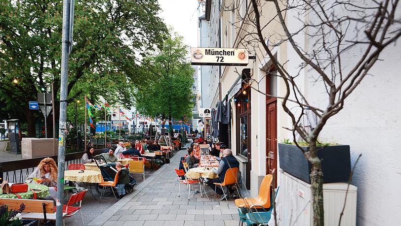 Im München 72 am Holzplatz erinnert einiges an die Olympischen Spiele. Draußen im Schanigarten lässt es sich entspannt sitzen.