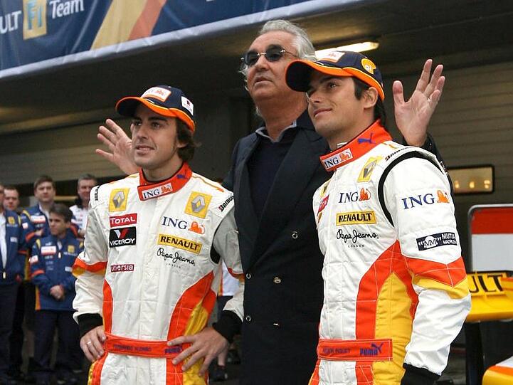Flavio Briatore (M) hatte die Verantwortung für den fingierten Unfall von Nelson Piquet Jr. (r) von dem Fernando Alonso (l) profitierte.