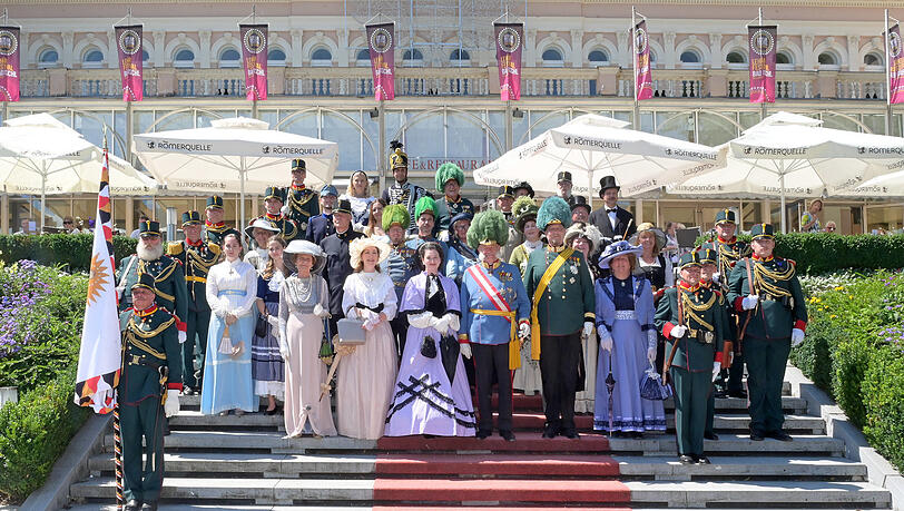 Monarchienostalgie in Bad Ischl: Die Ankunft des Kaiserzuges, im Rahmen der Kaiserwoche. Monarchienostalgie in Bad Ischl: Die Ankunft des Kaiserzuges, im Rahmen der Kaiserwoche.